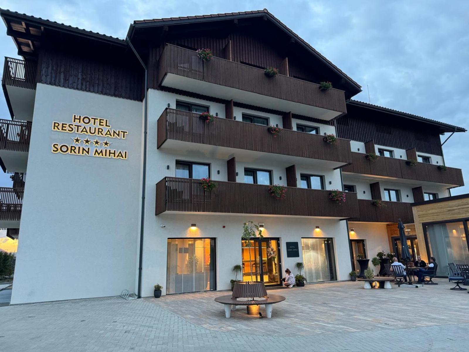 Hotel Sorin Mihai Крістіан Екстер'єр фото